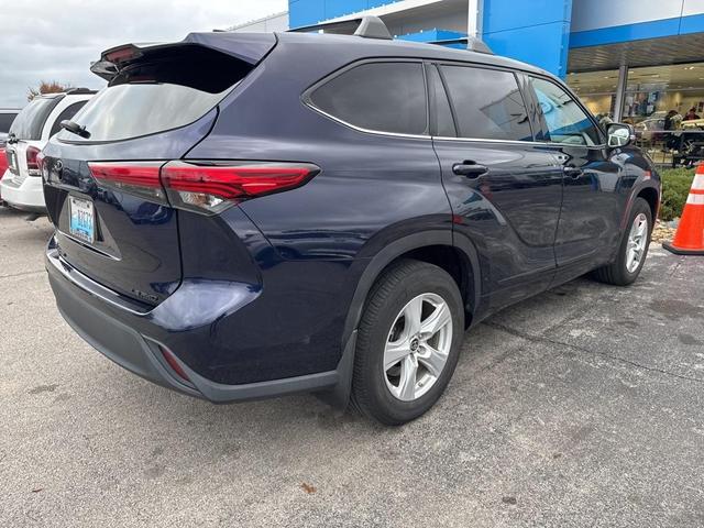 2021 toyota highlander le