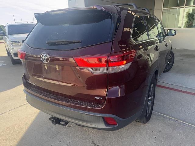 2019 toyota highlander le