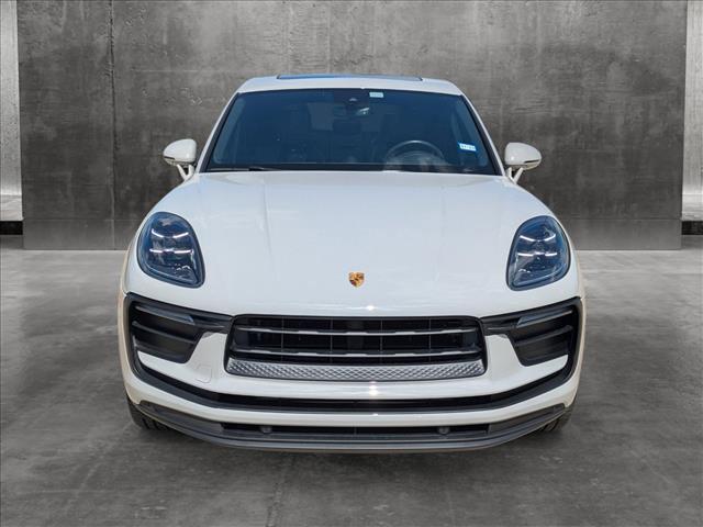 2022 porsche macan base