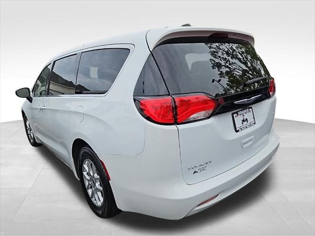2022 chrysler voyager lx