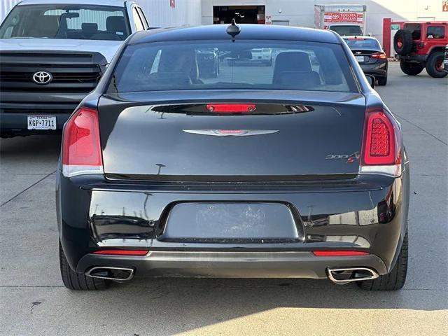 2022 chrysler 300 s