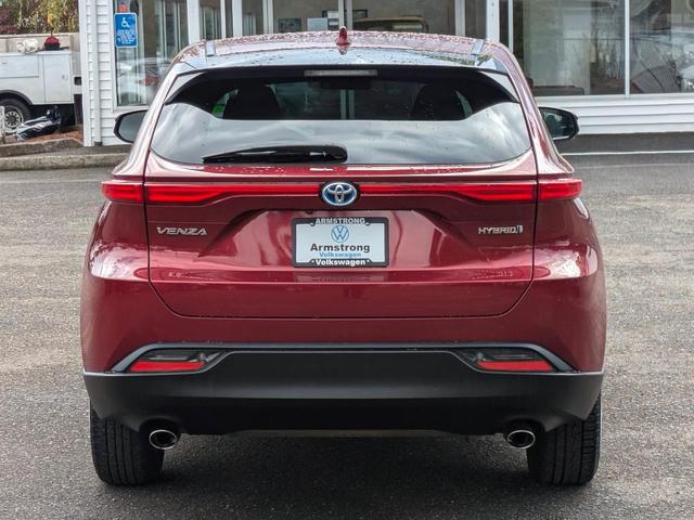 2022 toyota venza le