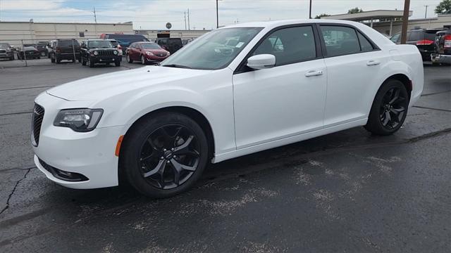 2022 chrysler 300 s