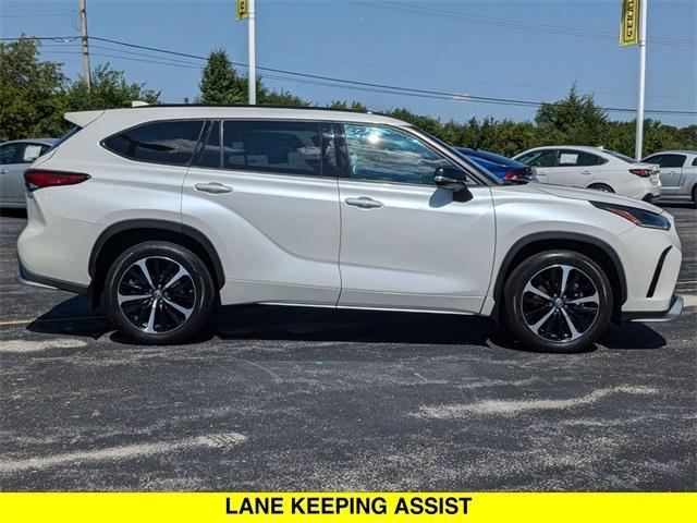 2021 toyota highlander xse
