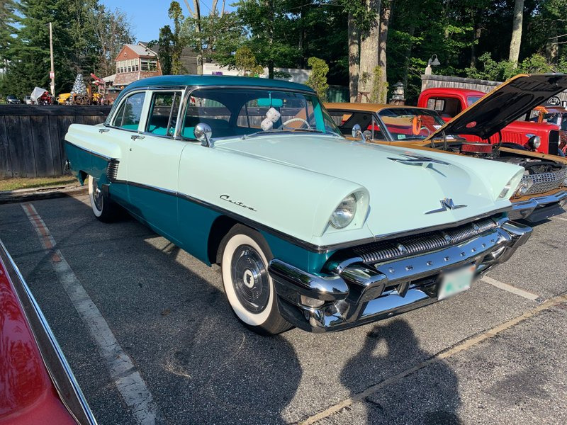 mercury custom sedan