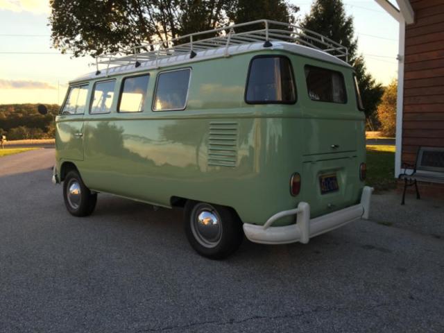 1960 volkswagen bus transporter type 2 - 15 window