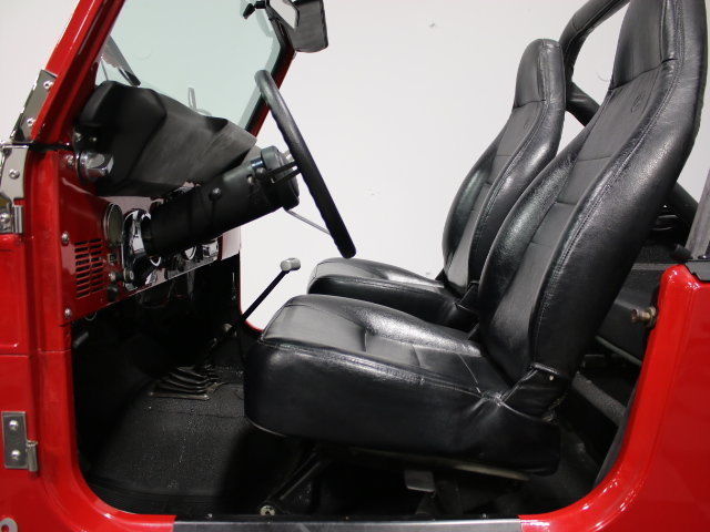 clean cj7 laredo, lifted, 4x4, amc 304 v8, manual, ps & frnt discs, fresh resto!