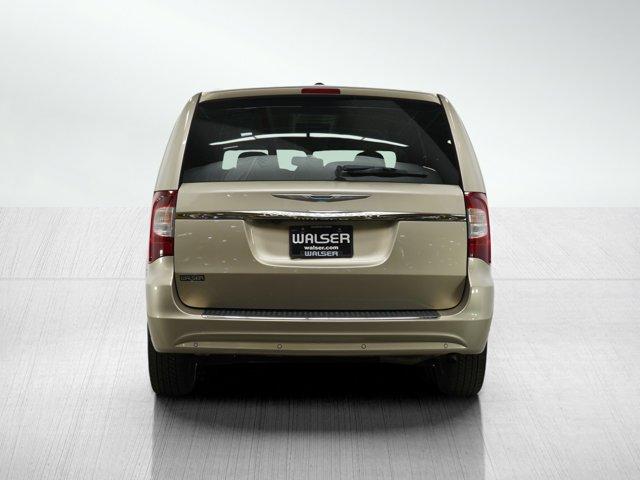 2016 chrysler town & country touring-l