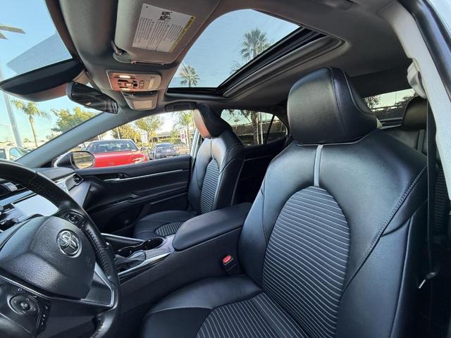 2020 toyota camry se