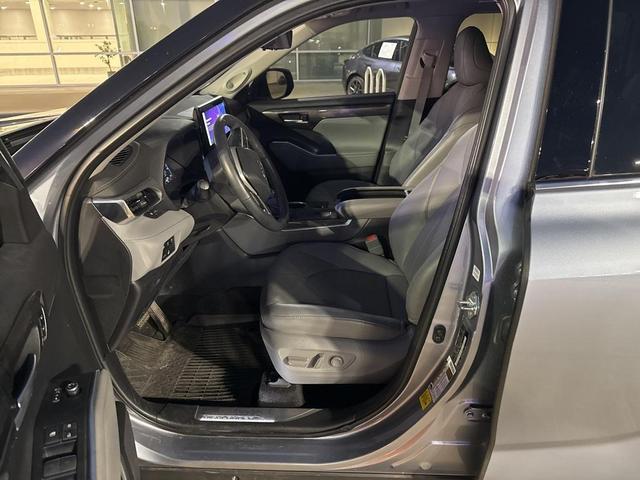 2023 toyota highlander platinum