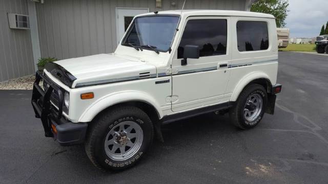 1987 suzuki samurai deluxe 2dr 4wd suv manual 5-speed 4wd i4 1.3l gasoline