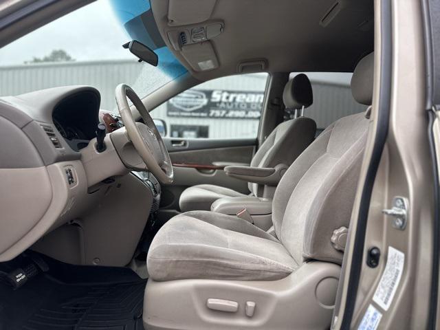 2004 toyota sienna xle