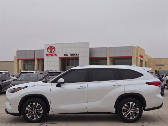 2023 toyota highlander xle