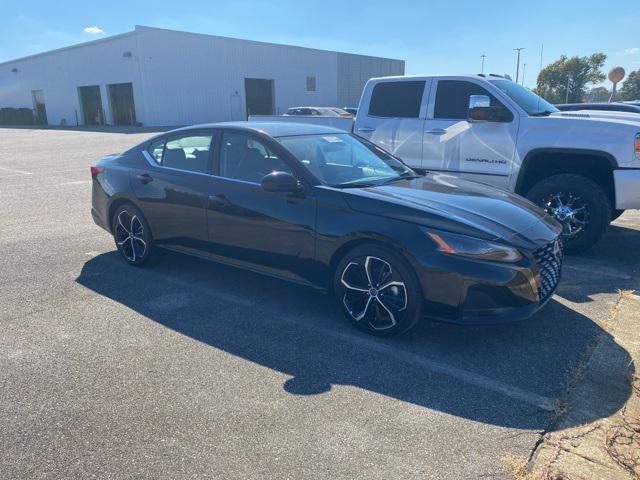 2023 nissan altima sr fwd