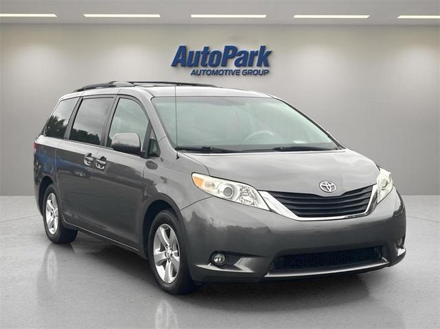 2012 toyota sienna le