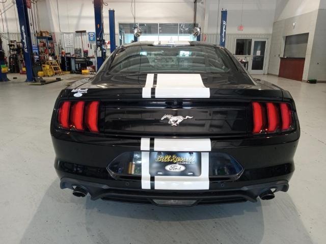 2021 ford mustang base