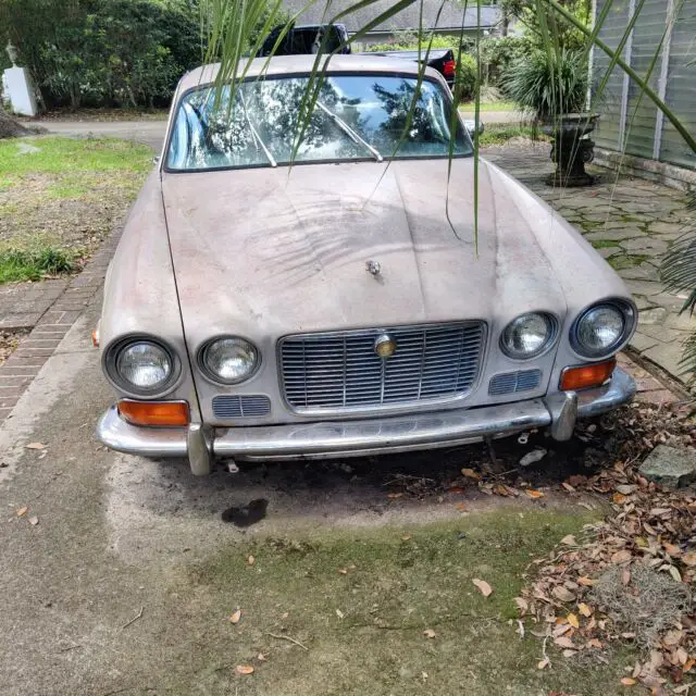 1972 jaguar xj6 loaded - great car for restoration