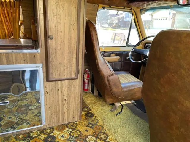 1976 ford automatic rwd wagon custom interior stove sink fridge bed 59,710mi