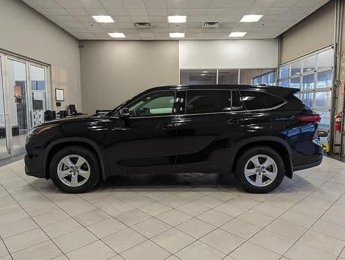 2021 toyota highlander le in chester, indiana