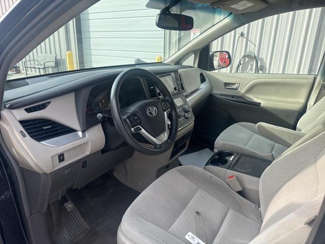 2015 toyota sienna le