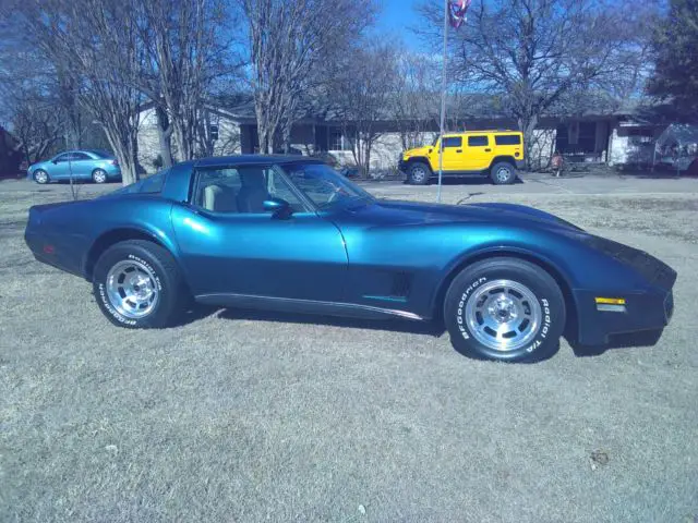 1980 corvette rare 4 spd manual beautiful blue metallic ext., interior and motor