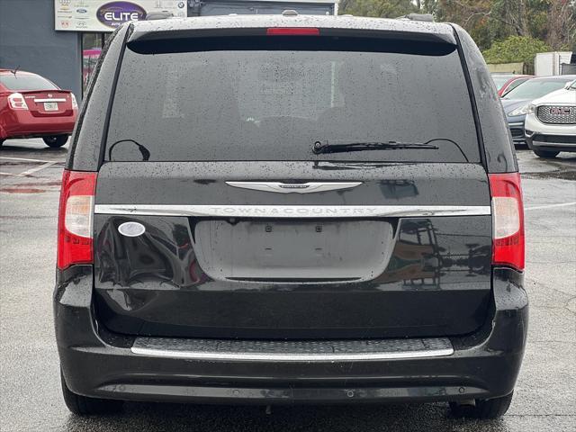 2013 chrysler town & country touring-l