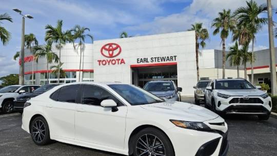 2021 toyota camry se