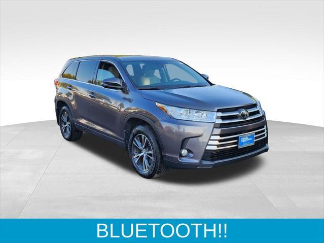 2017 toyota highlander le