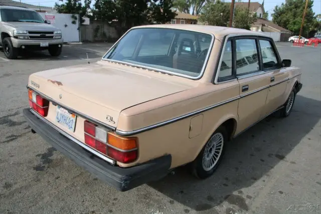1985 volvo dl automatic 4 cylinder no reserve