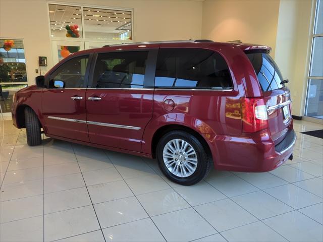2014 chrysler town & country limited