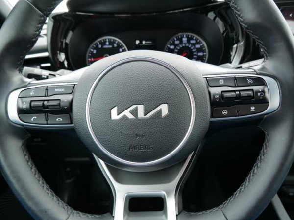 2022 kia k5 in milwaukee, wisconsin