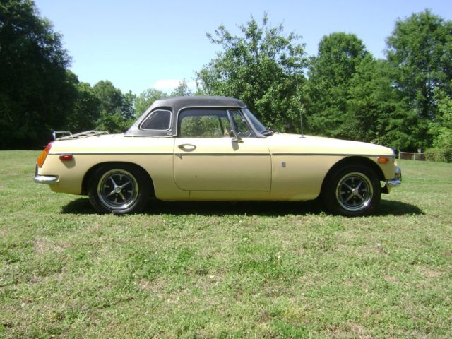 mg mgb nice driver - hard top - just serviced chrome bumpers no reserve auction