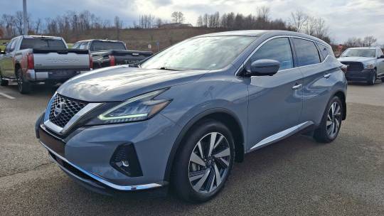 2023 Nissan se
