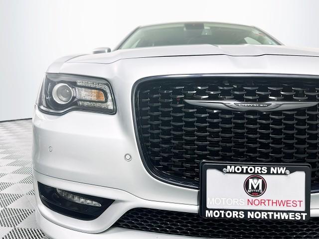 2022 chrysler 300 touring l