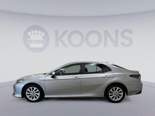 2021 toyota camry le