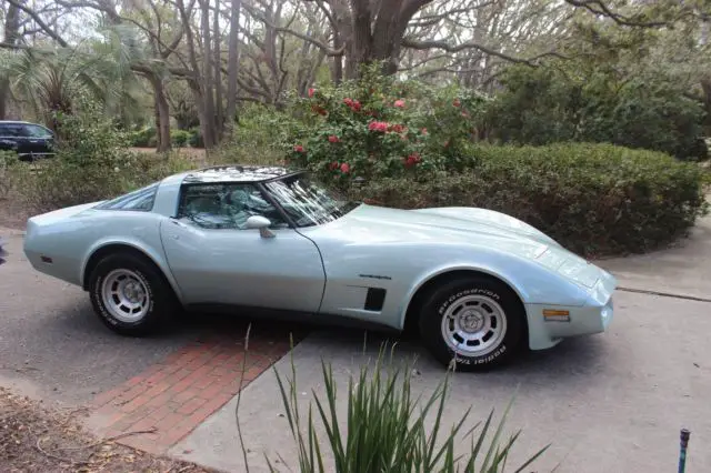 1982 chevrolet corvette, silver green, t-tops, chevy 5.7l v8 16v automatic rwd