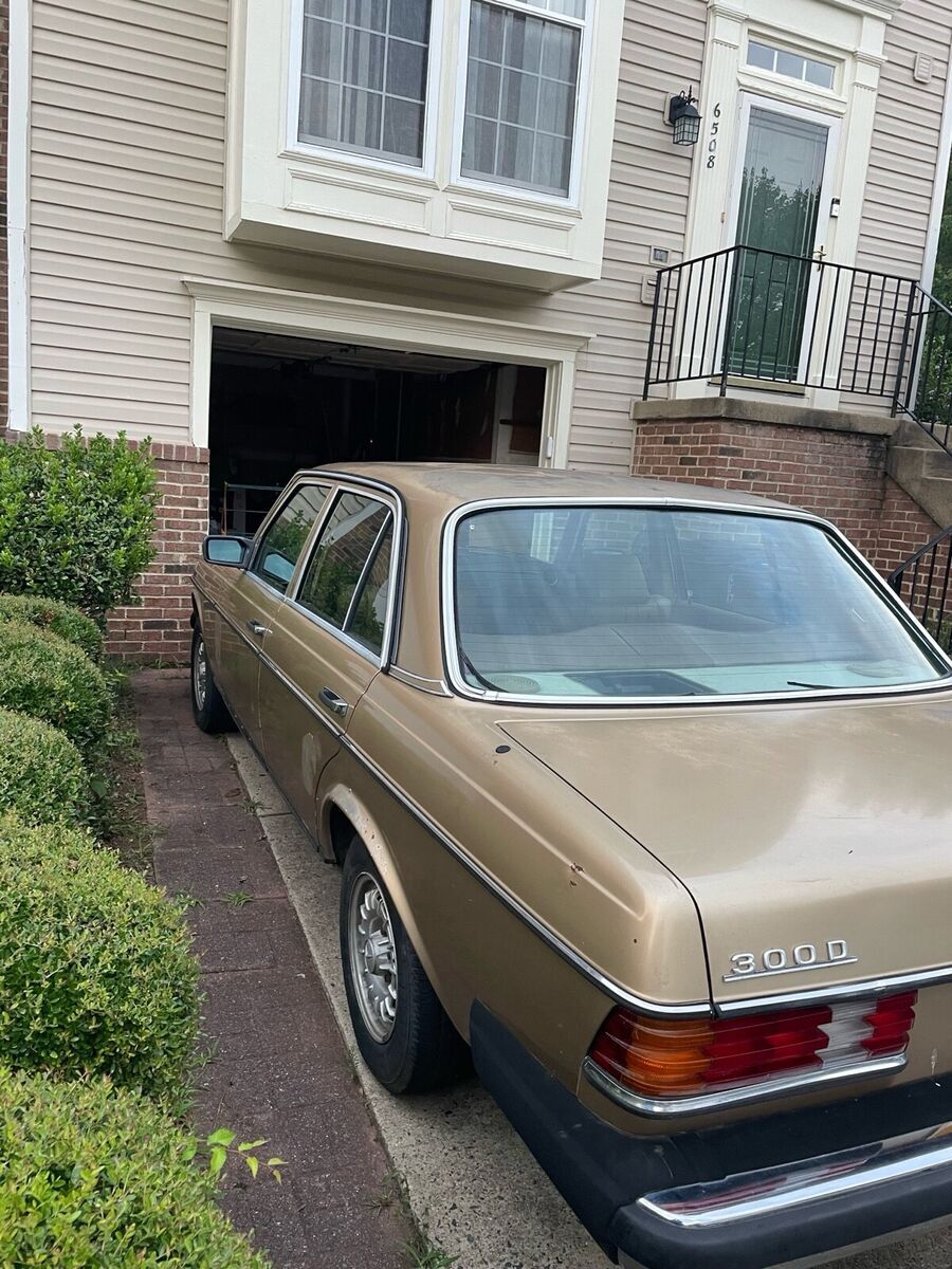 1984 mercedes-benz 300-series sedan brown dt