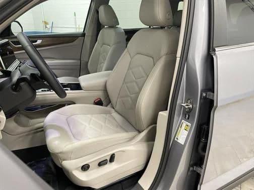 2024 volkswagen atlas 2.0t se in sheboygan, wisconsin