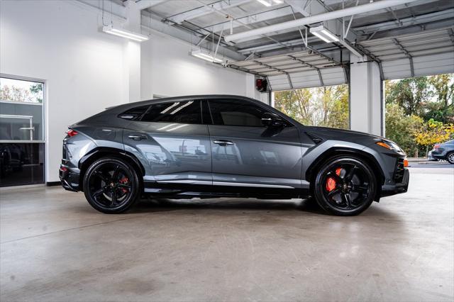 2019 lamborghini urus base