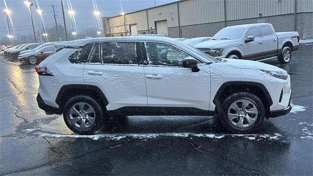 2023 toyota rav4 le