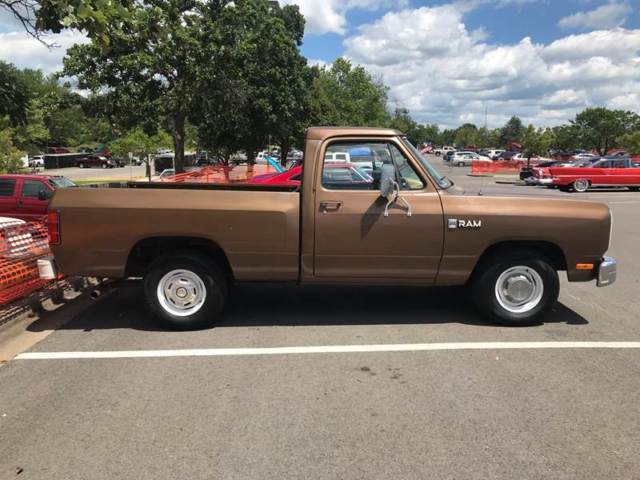 d-150 all original rust free survivor v8 ac runs great! free shipping!