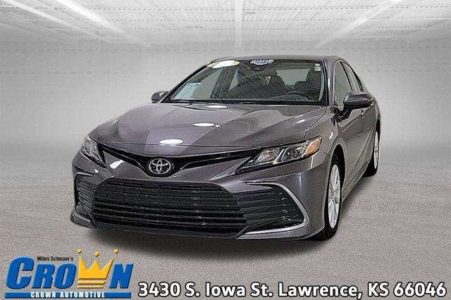 2022 toyota camry le