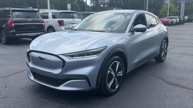 2022 ford mustang mach-e select