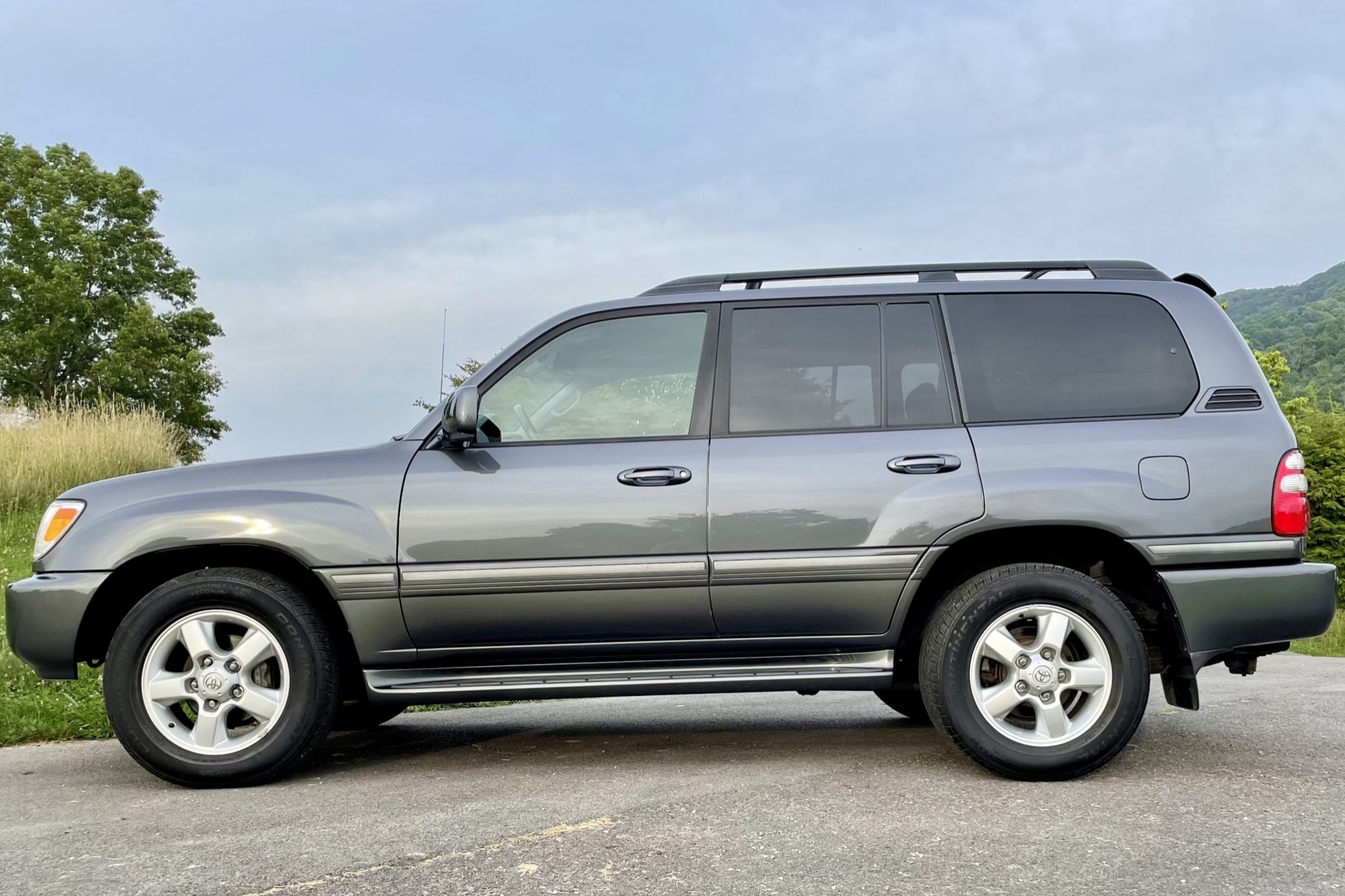 2005 toyota land cruiser uzj100
