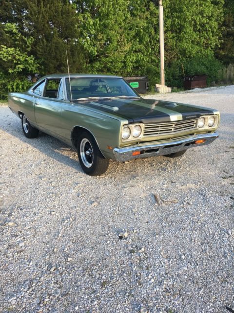 1969 plymouth road runner 383, 4 speed, #'s engine, trans, rear end rm21 sedan