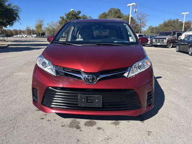 2019 toyota sienna le