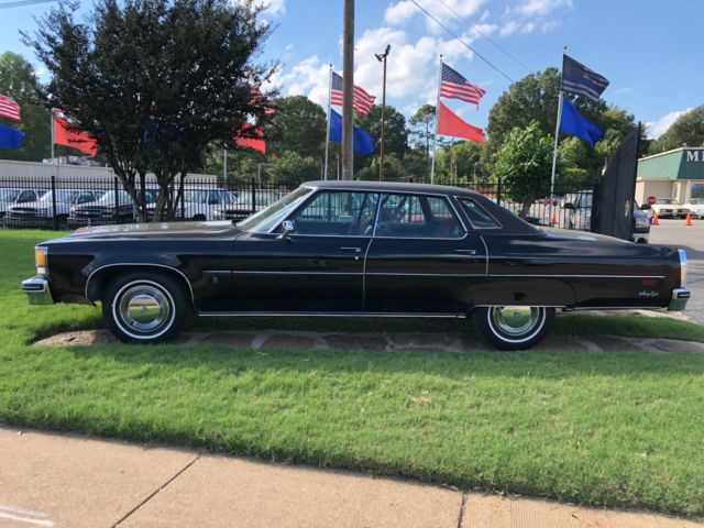 1976 oldsmobile ninety eight luxury, black and beautiful, cold air runs great
