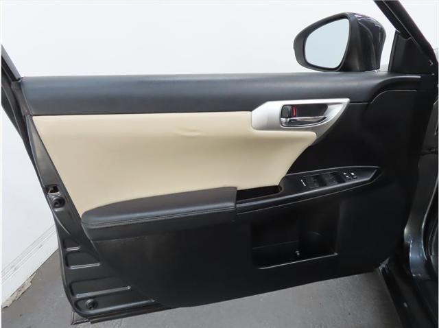 2011 lexus ct 200h premium