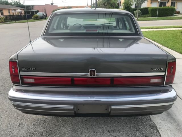 1990 lincoln town car signature