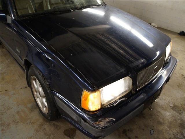 no reserve . one owner . rare 5 speed m/t . cold air